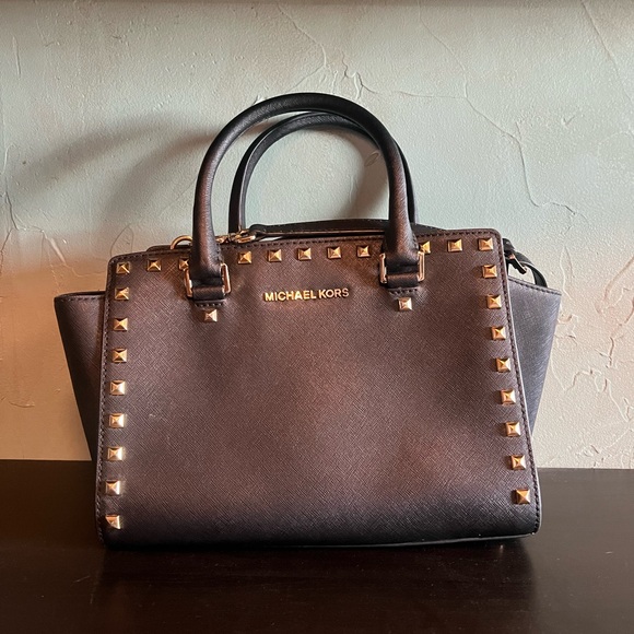MICHAEL KORS Gold Stud Black tote purse - Picture 1 of 3